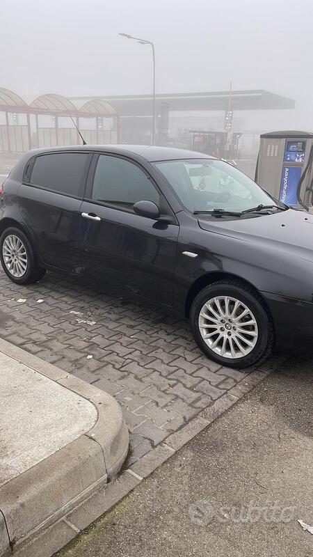 Usato 2008 Alfa Romeo 147 1.9 Diesel 120 CV (2.750 €)