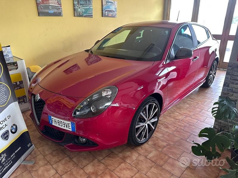 Usata Alfa Romeo Giulietta Super 120 CV (88 kW) 2017 Rosso Utilitaria