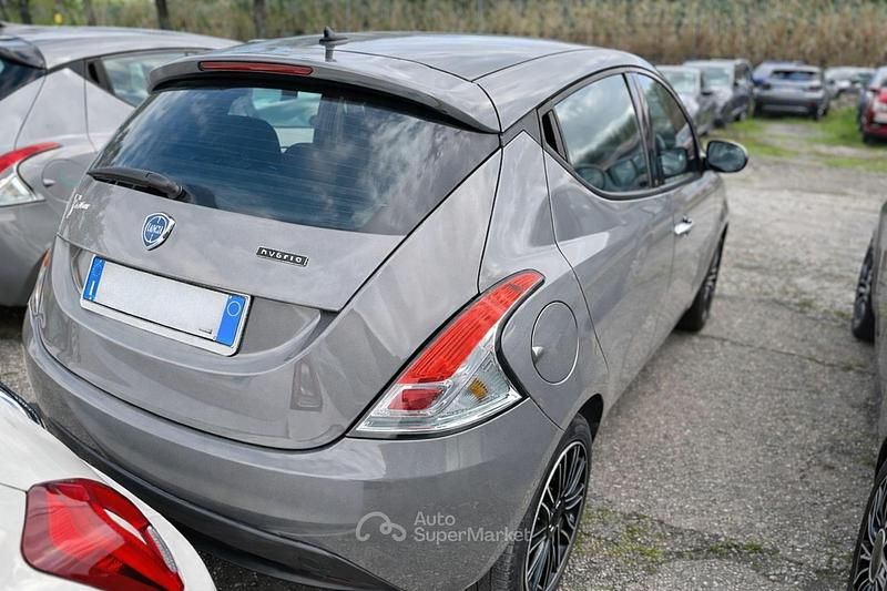 Usata Lancia Ypsilon Silver 70 CV (51 kW) 2023 Grigio Utilitaria