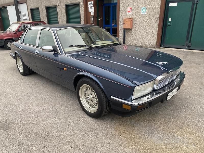 Usata Jaguar XJ40 Sovereign 222 CV (163 kW) 1991 Blu Berlina