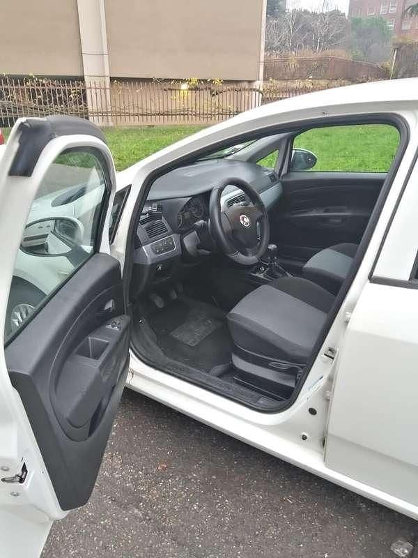 Usata Fiat Grande Punto Active 77 CV (56 kW) 2010 Bianco Utilitaria