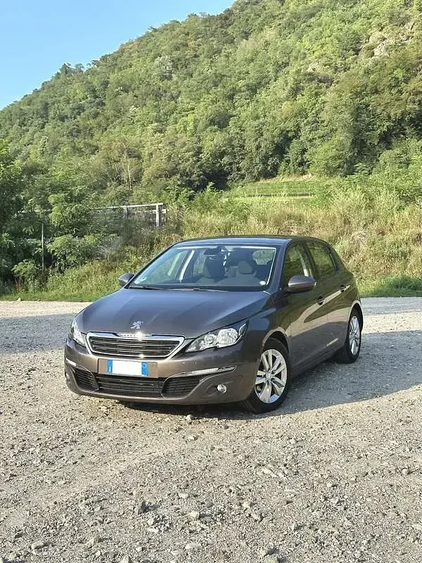 Usata Peugeot 308 Active 82 CV (60 kW) 2014 Grigio Berlina
