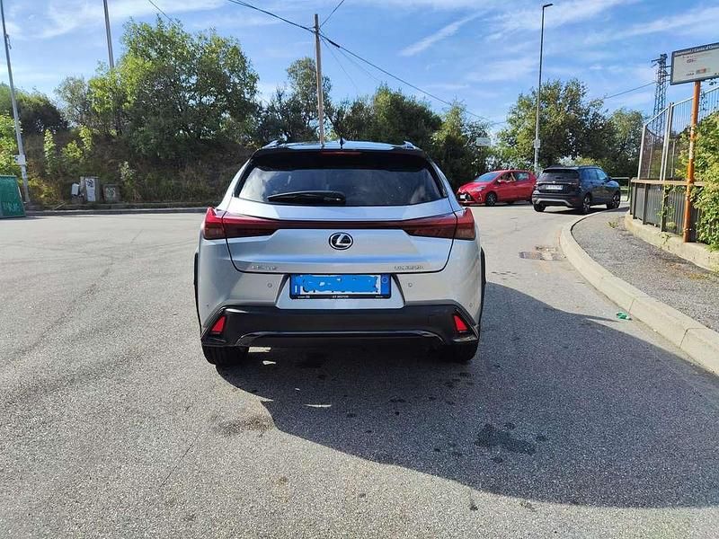 Usata Lexus UX 250h 184 CV (135 kW) 2023 Argento SUV