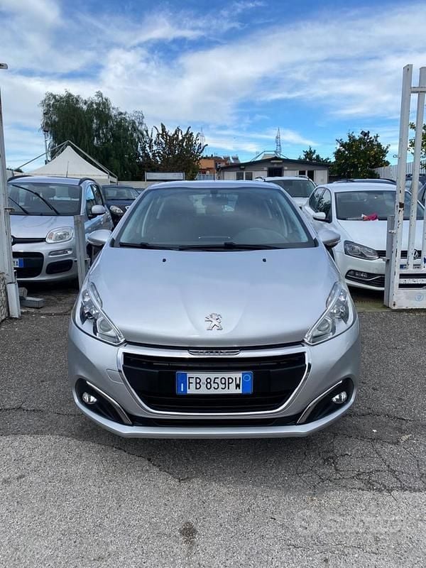 Usata Peugeot 208 Allure 67 CV (49 kW) 2015 Grigio Utilitaria