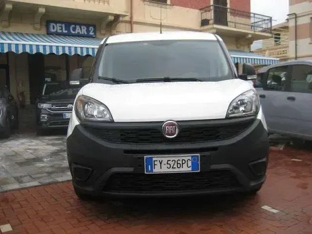 Usata Fiat Doblò Lounge 105 CV (77 kW) 2019 Bianco Monovolume