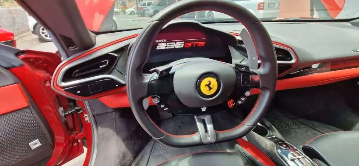 Usata Ferrari 296 829 CV (609 kW) 2022 Rosso Coupé