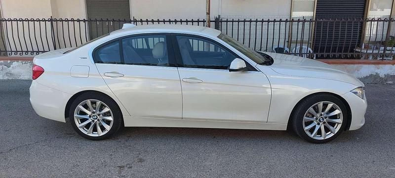 Usata BMW 330e Luxury Line 184 CV (135 kW) 2016 Berlina