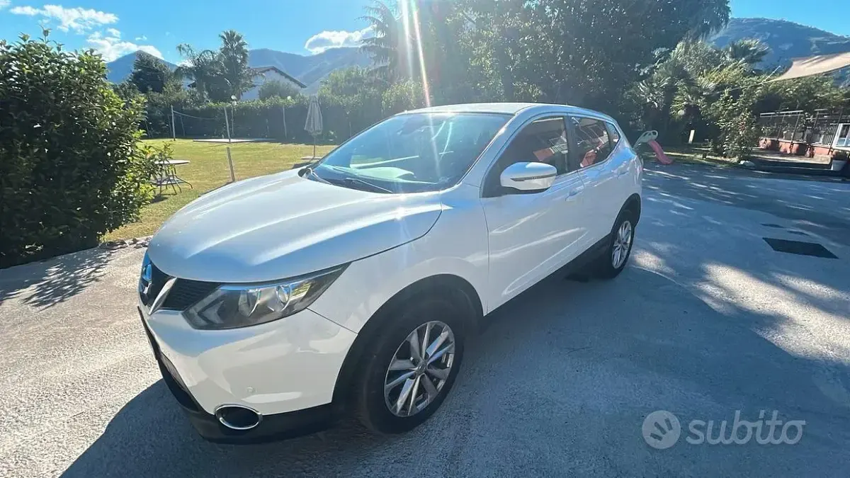 Usata Nissan Qashqai Acenta 110 CV (80 kW) 2015 Bianco SUV