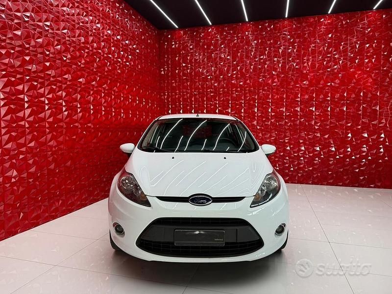 Usata Ford Fiesta Titanium 60 CV (44 kW) 2011 Bianco Utilitaria