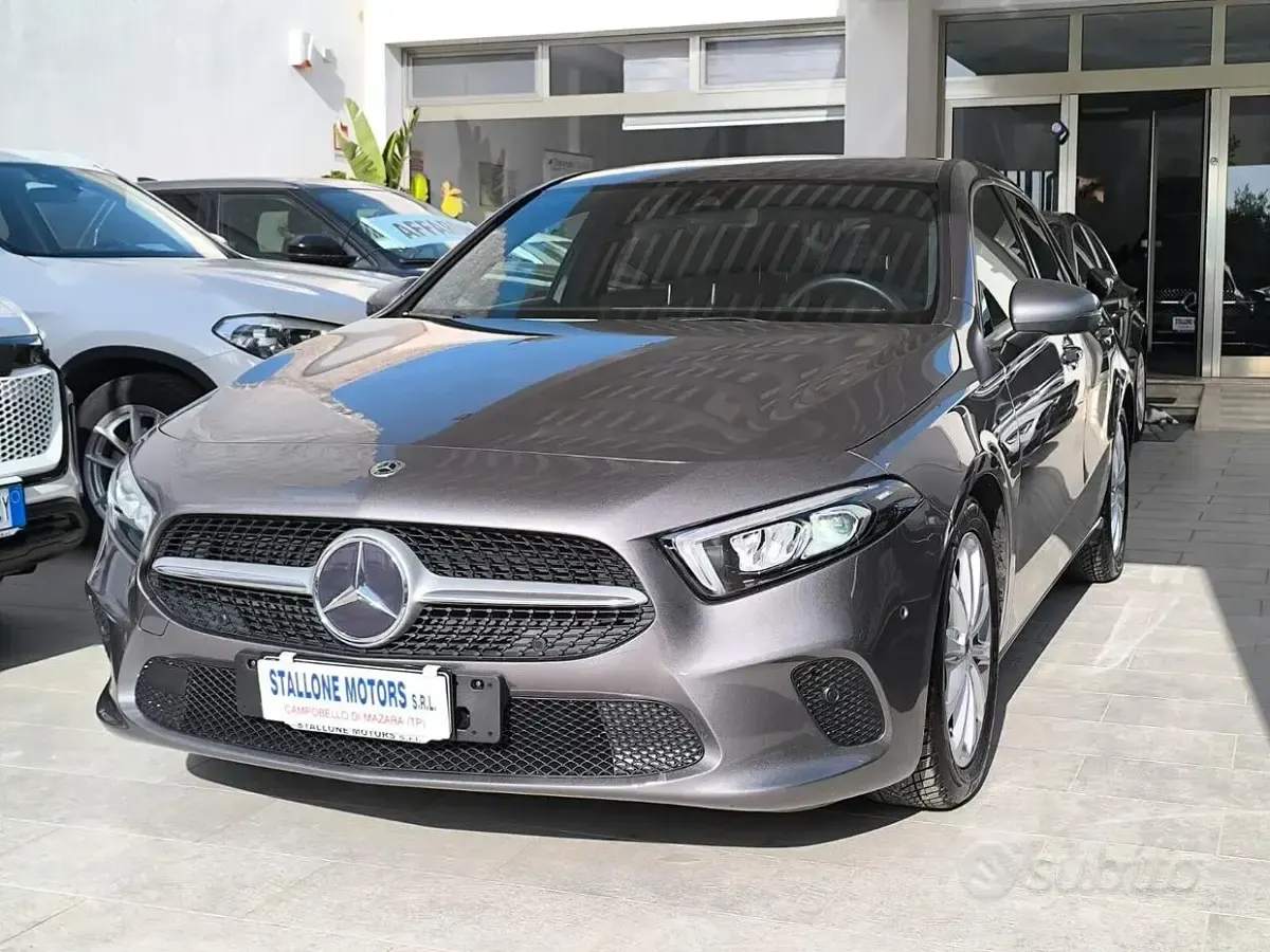 Usata Mercedes 180 Business 116 CV (85 kW) 2021 Grigio Berlina