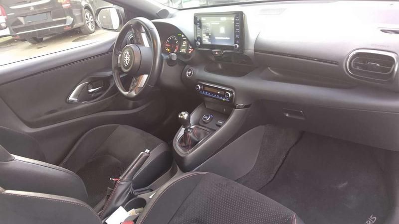 Usata Toyota Yaris 262 CV (192 kW) 2021 Bianco Utilitaria