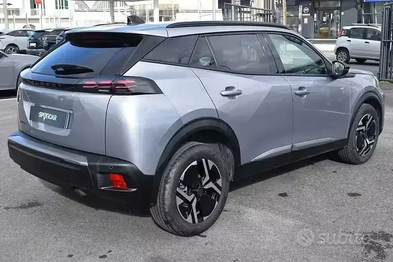 Usata Peugeot 2008 Allure 100 CV (73 kW) 2025 Grigio SUV