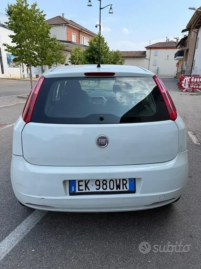 Usata Fiat Grande Punto 75 CV (55 kW) 2011 Bianco Utilitaria