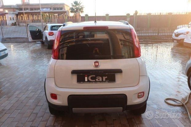 Usata Fiat Panda 4x4 S 95 CV (69 kW) 2016 Bianco pastello Utilitaria
