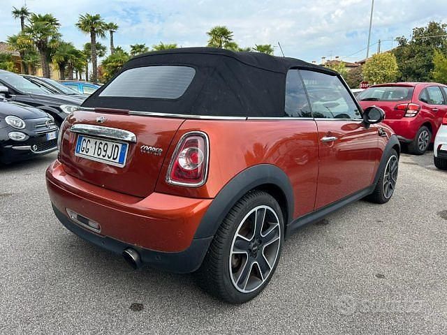 Usata Mini Cooper Cabriolet 122 CV (89 kW) 2011 Arancione Cabrio