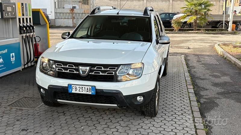 Bianco Usata 2015 Dacia Duster Station wagon | 7900 € (Ottimo prezzo) - Immagine 1/4