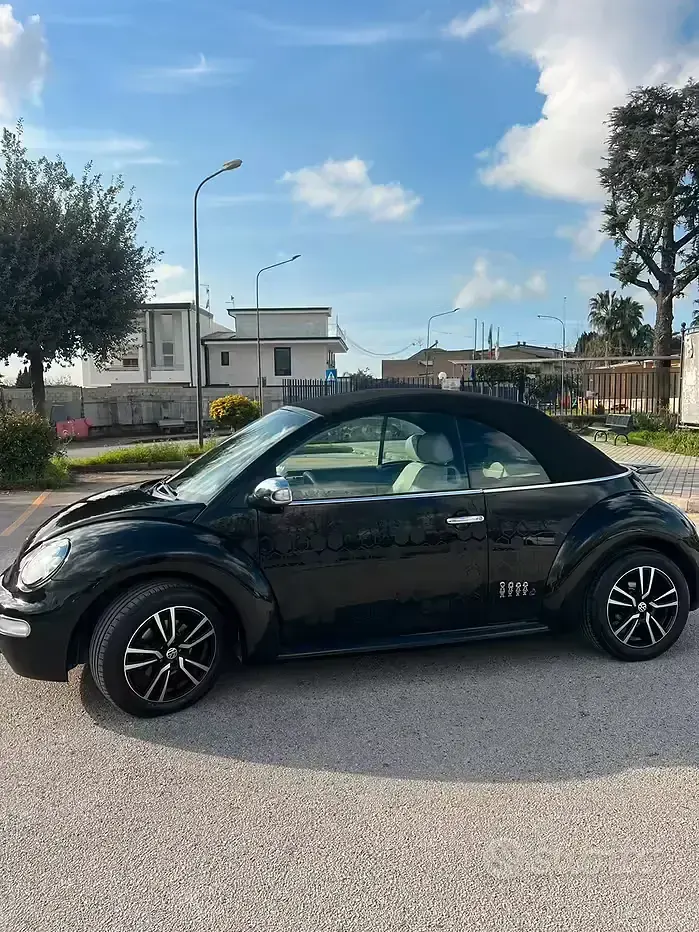 Usata VW New Beetle 102 CV (75 kW) 2005 Nero Utilitaria