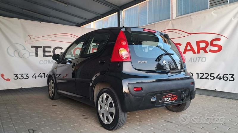 Usata Peugeot 107 68 CV (50 kW) 2010 Nero Utilitaria