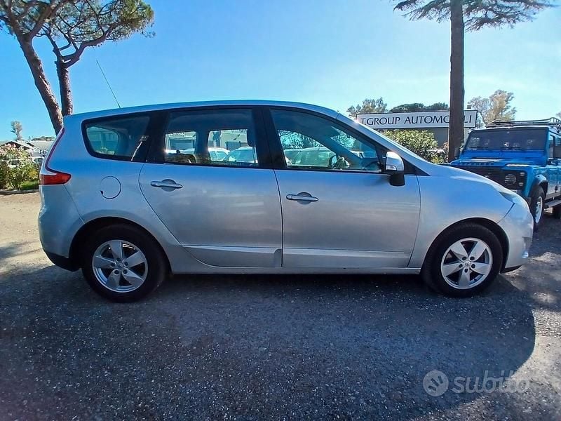 Usata Renault Grand Scénic III Dynamique 131 CV (96 kW) 2011 Argento Monovolume