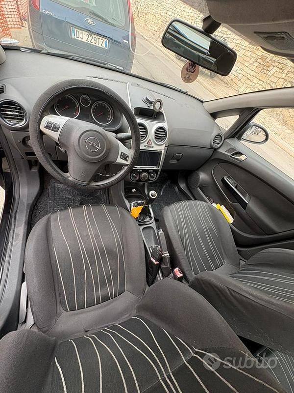 Usata Opel Corsa 90 CV (66 kW) 2009 Nero Utilitaria