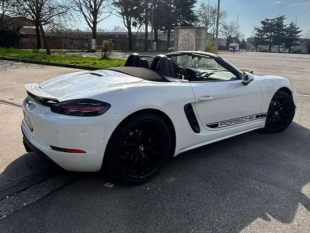 Usata Porsche 718 Boxster 299 CV (219 kW) 2023 Bianco Cabrio