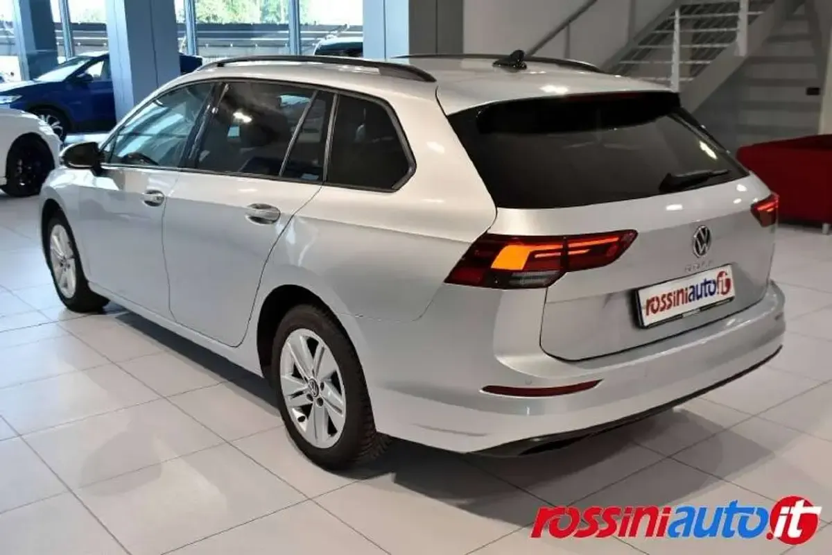 Usata VW Golf VIII Life 116 CV (85 kW) 2022 Argento Station wagon