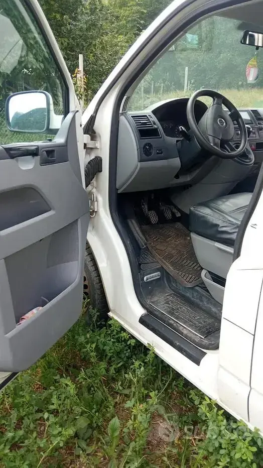 Usata VW Caravelle 131 CV (96 kW) 2009 Furgone