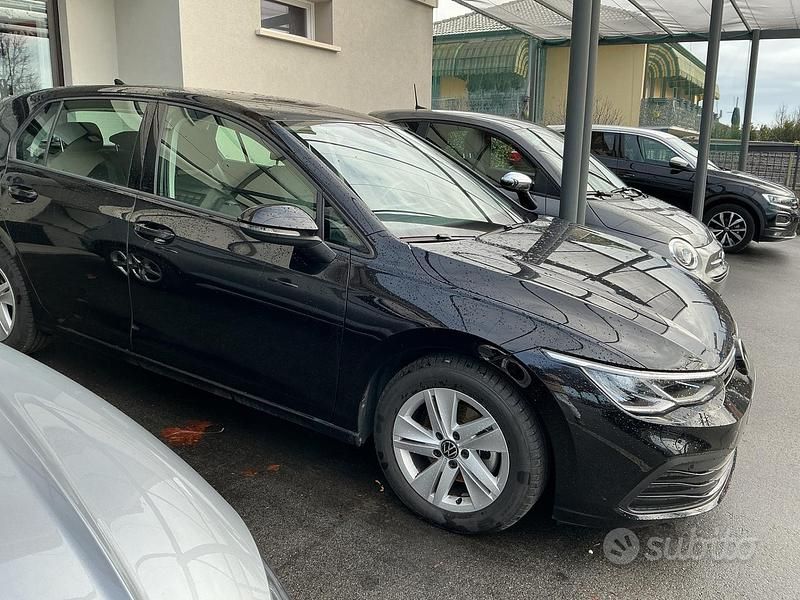 Usata VW Golf VIII Life 110 CV (80 kW) 2022 Nero Berlina