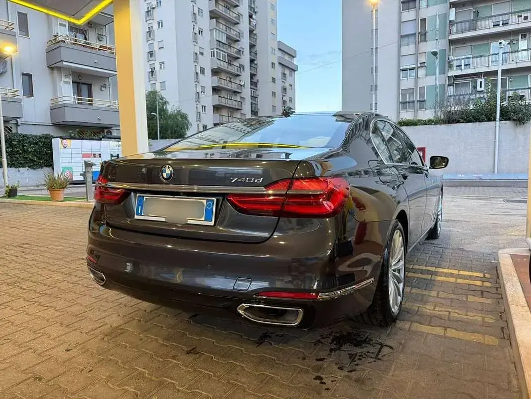 Usata BMW 740 320 CV (235 kW) 2018 Grigio Berlina
