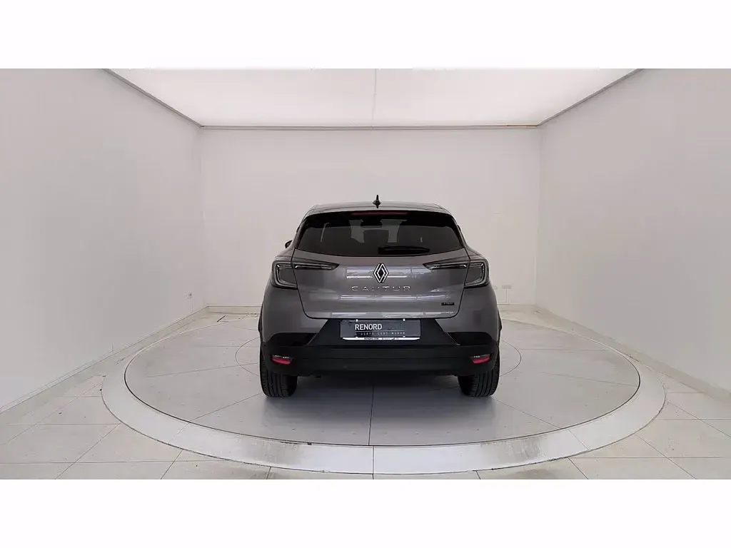 Usata Renault Captur Techno 143 CV (105 kW) 2024 Grigio SUV