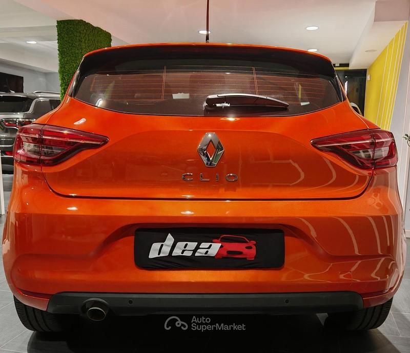 Usata Renault Clio V Equilibre 101 CV (74 kW) 2023 Arancione Berlina
