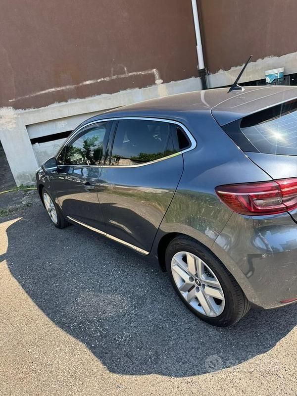 Usata Renault Clio V 101 CV (74 kW) 2021 Grigio Berlina