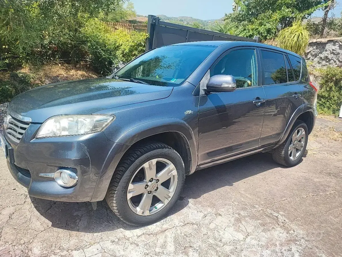 Usata Toyota RAV4 150 CV (110 kW) 2012 SUV