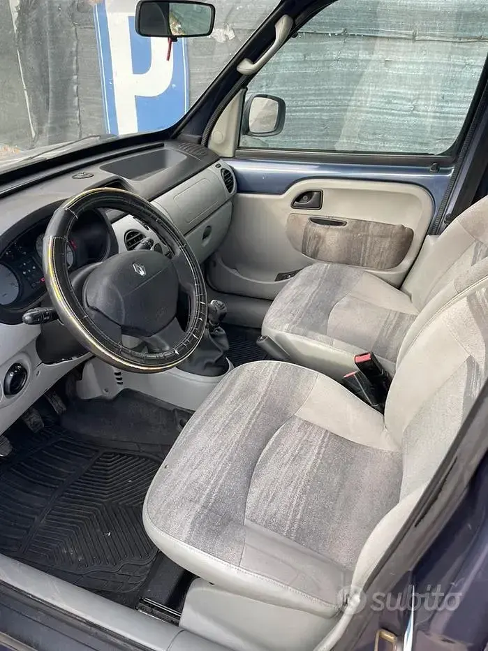 Usado Renault Kangoo 82 CV (60 kW) 2004 Azul Monovolumen
