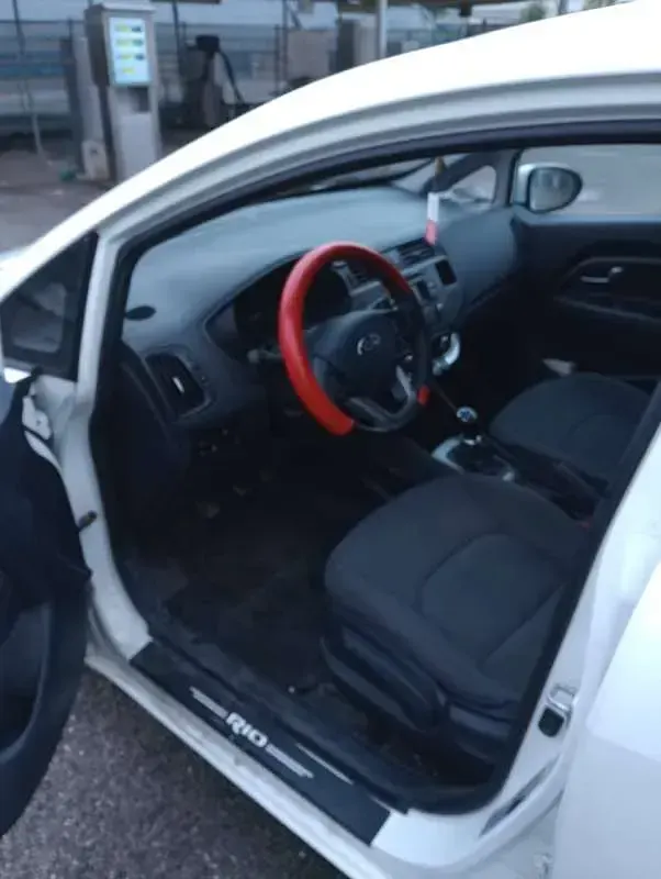 Usata Kia Rio Active 75 CV (55 kW) 2013 Bianco Berlina
