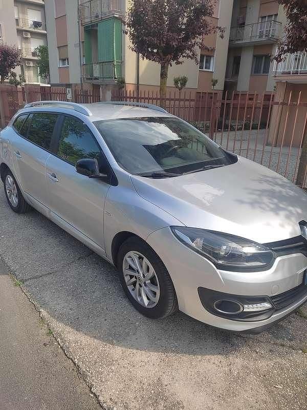 Usata Renault Mégane III LIMITED 95 CV (69 kW) 2015 Grigio Station wagon
