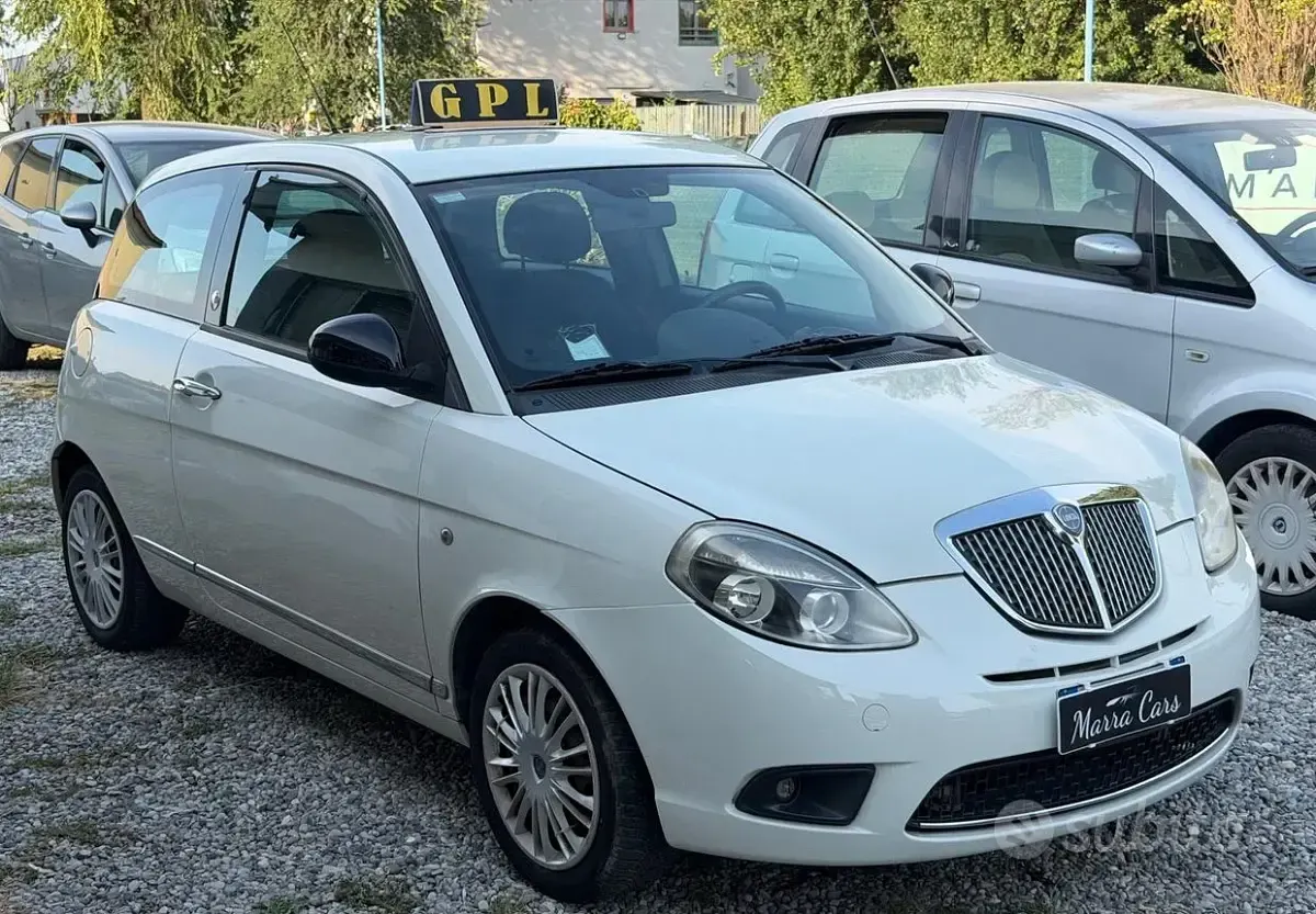 Usata Lancia Ypsilon 77 CV (56 kW) 2011 Bianco Utilitaria