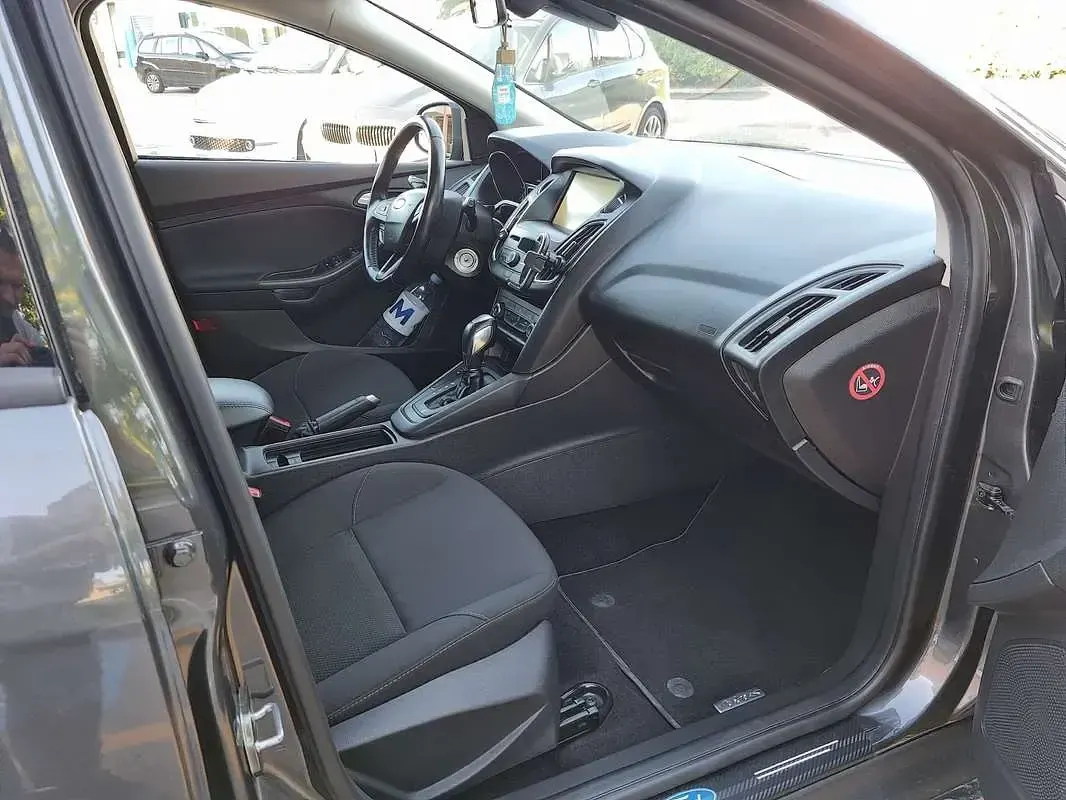 Usata Ford Focus 120 CV (88 kW) 2015 Grigio Station wagon