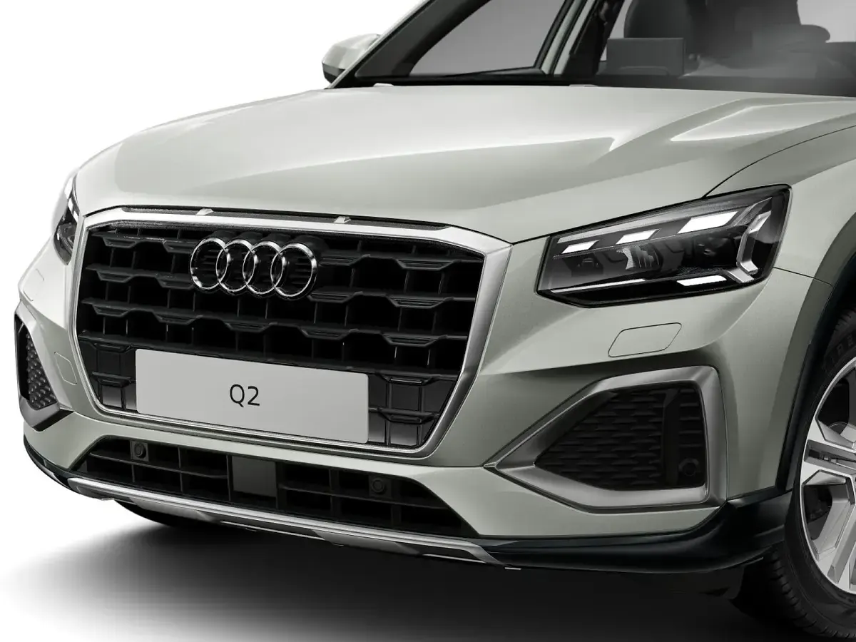 Nuova Audi Q2 Advanced 2026 Argento cavo metallizzato SUV