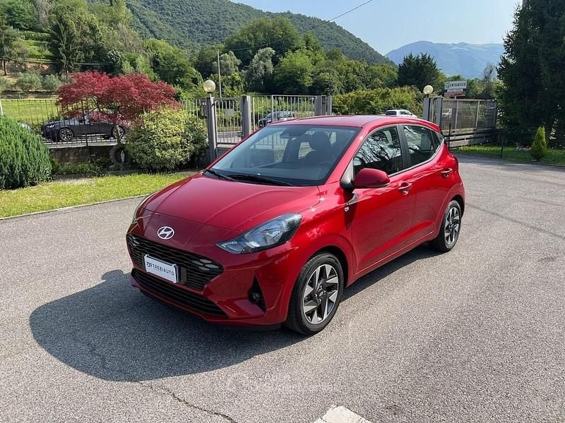 Usata Hyundai i10 63 CV (46 kW) 2024 Rosso Utilitaria