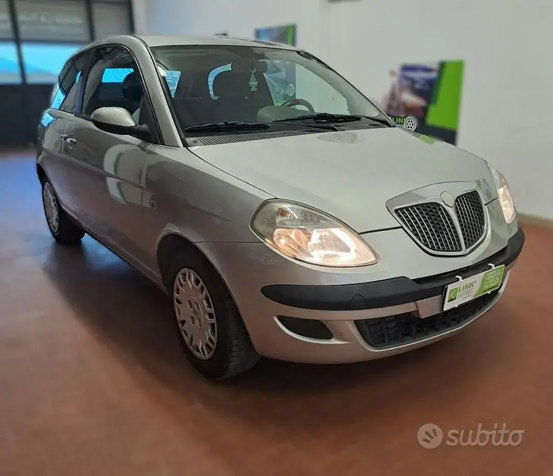 Usata Lancia Ypsilon 60 CV (44 kW) 2004 Grigio Utilitaria