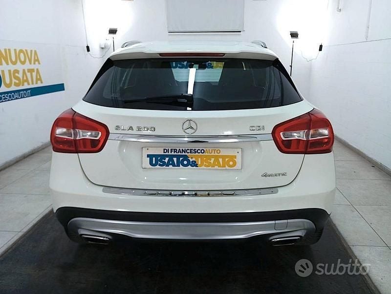 Usata Mercedes GLA200 136 CV (100 kW) 2015 Bianco metallizzato SUV
