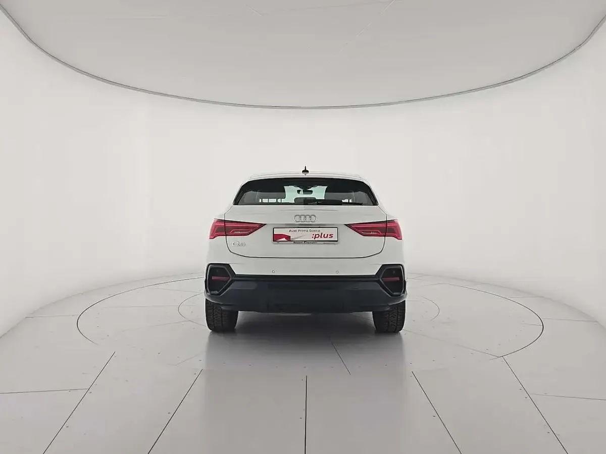 Begagnad Audi Q3 Sportback Advanced 150 HK (110 kW) 2021 Vit SUV