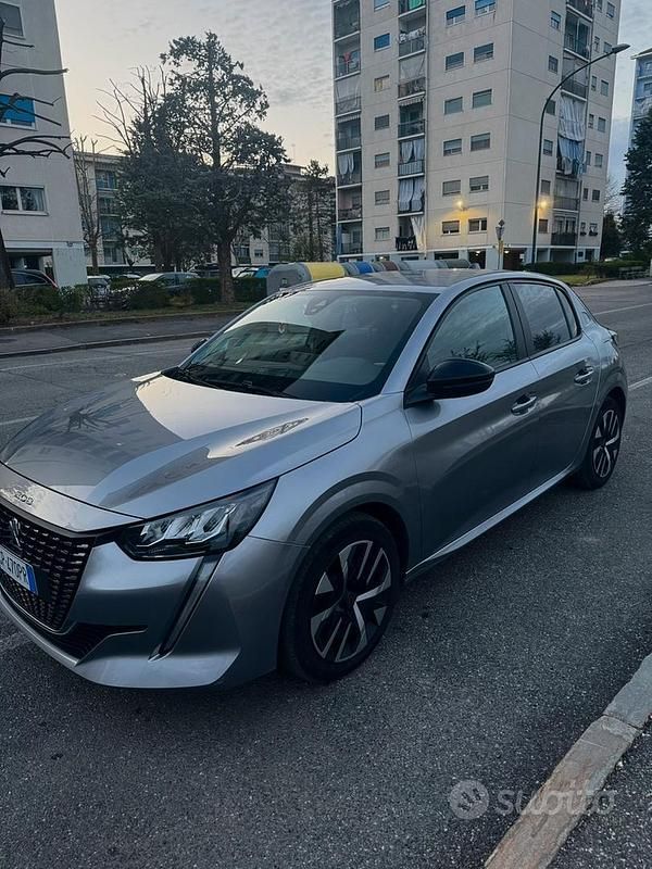 Usata Peugeot 208 Active 75 CV (55 kW) 2023 Grigio Utilitaria
