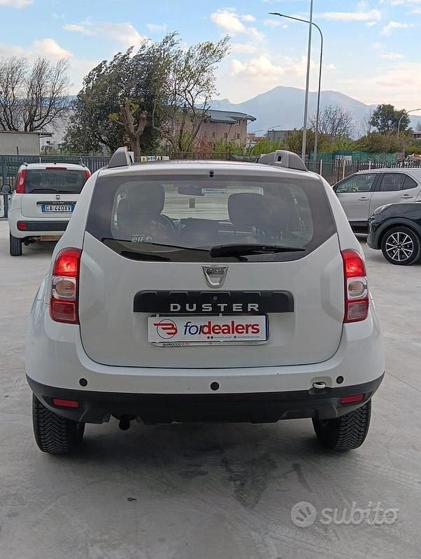 Usata Dacia Duster Lauréate 110 CV (80 kW) 2016 Bianco SUV