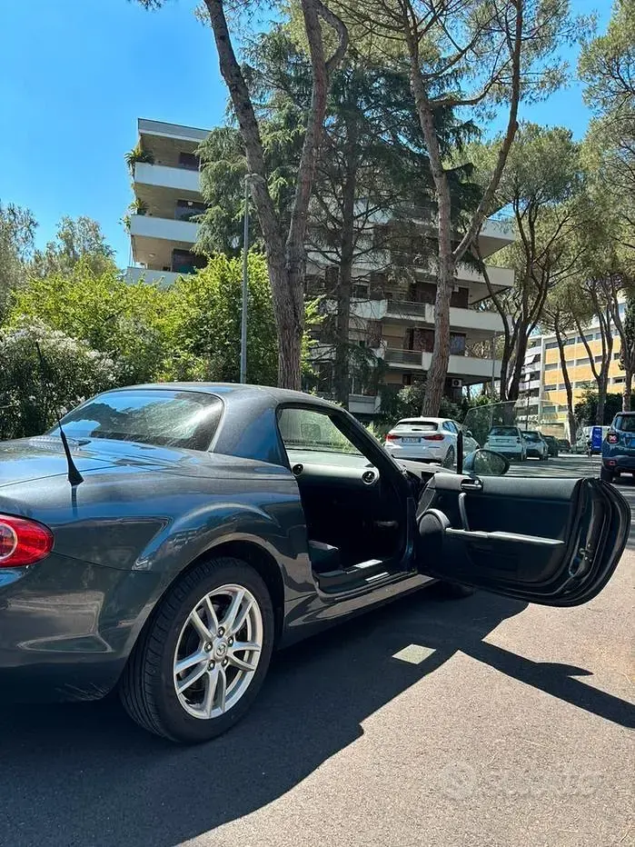 Usata Mazda MX5 126 CV (92 kW) 2011 Grigio Cabrio