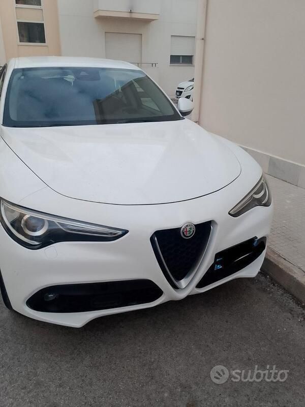 Bianco Usata 2018 Alfa Romeo Stelvio SUV | 17.000 € (Super prezzo) - Immagine 1/4
