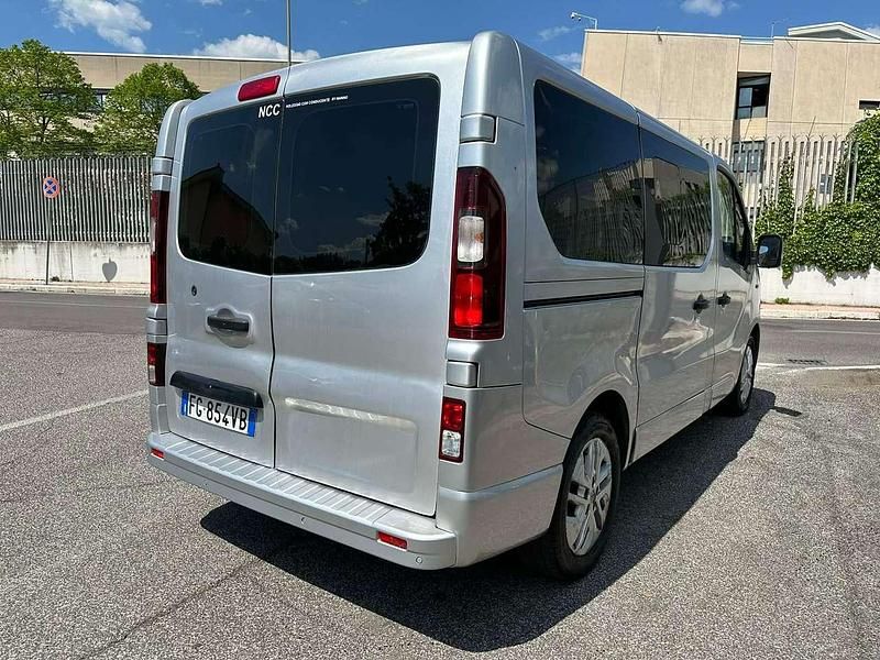 Usata Opel Vivaro S 125 CV (91 kW) 2017 Argento Monovolume
