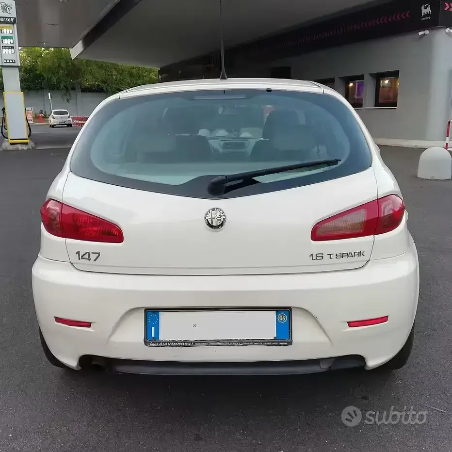 Usata Alfa Romeo 147 105 CV (77 kW) 2006 Bianco Utilitaria