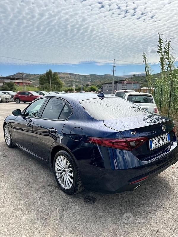 Usata Alfa Romeo Giulia Executive 180 CV (132 kW) 2018 Blu Berlina